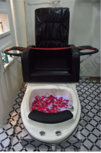 Pedicure station with massager
